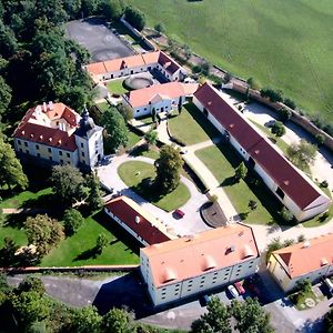 Pytloun Zámecký Hotel Ctěnice